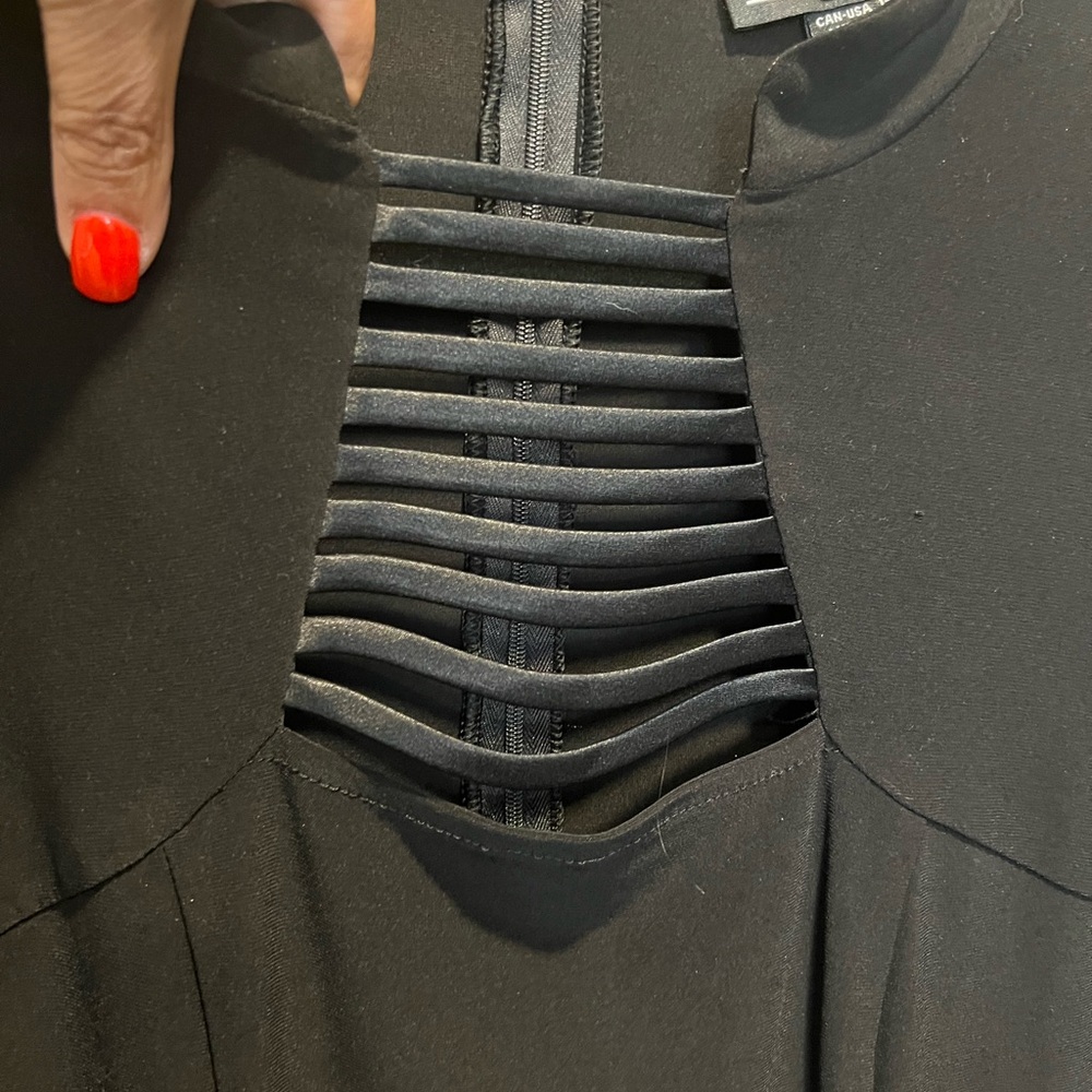 Black Striped-Sleeve Shift Dress - Picture 4 of 6
